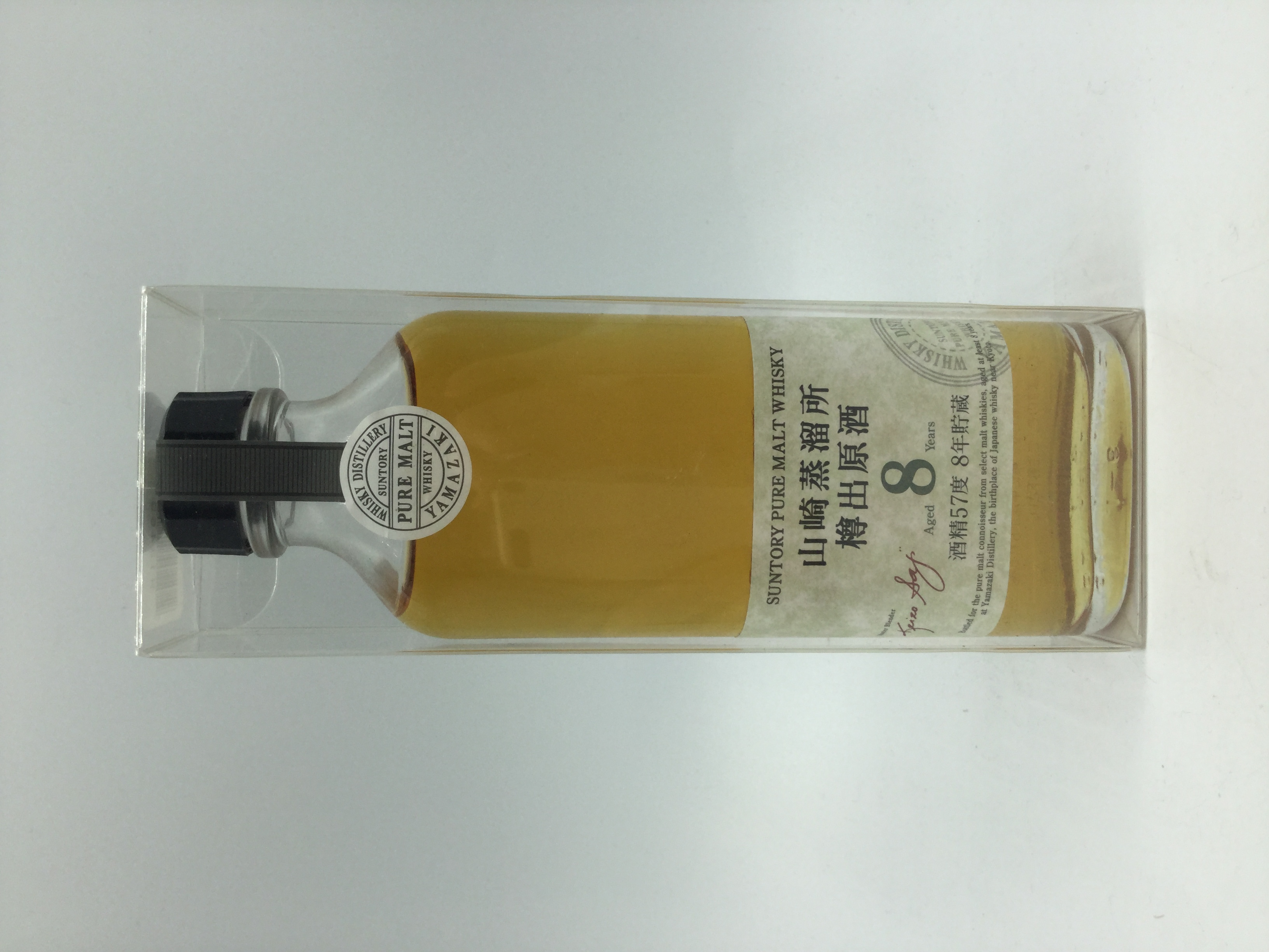 山崎蒸留所　樽出原酒 190ml　　　　　　　　　8年貯蔵　酒精57度　　　　　　　　　　YAMASAKI DISTILLERY 8 years old 57％Alc 190ml